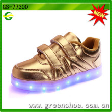 El bebé más nuevo calza los zapatos con la luz del LED para 2017 Ss